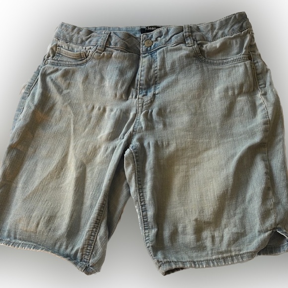 Jean Shorts 16 - Picture 1 of 4